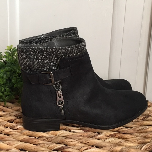White Mountain Shoes - Black ankle boots- size 10